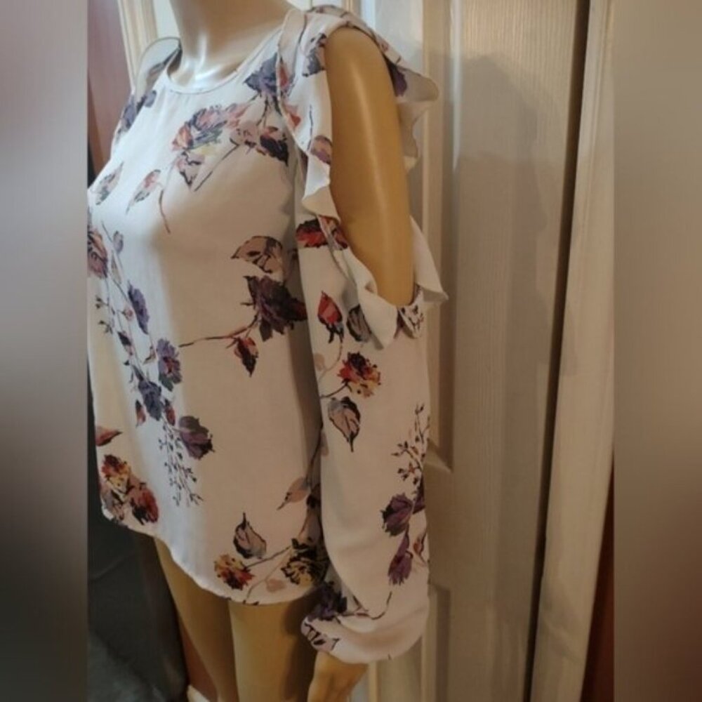 One clothing women's size small open shoulder floral blouse shirt top - Picture 2 of 7